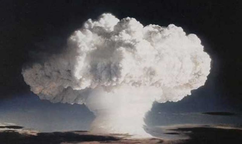 Mushroom cloud of nuclear explosion-13309e0d82aeafd80451b0509a778c8f1623384218.jpg